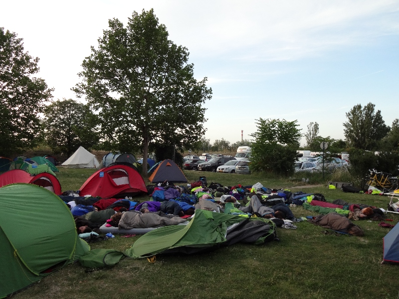 01-franzosen-auf-dem-campingplatz